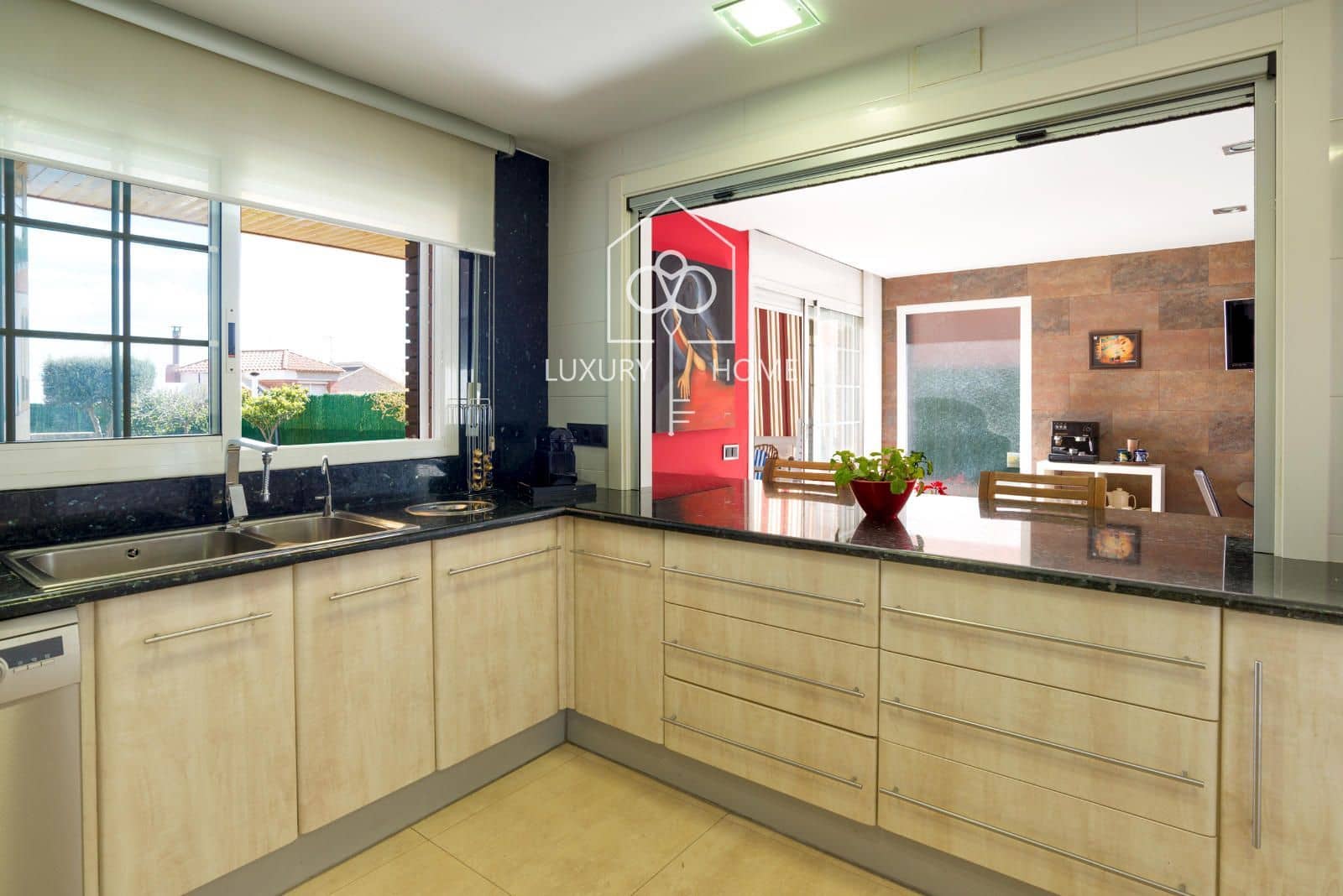 5 soveværelse Villa til salg i Viladecans med swimmingpool garage - € 890.000 (Ref: 9996390)