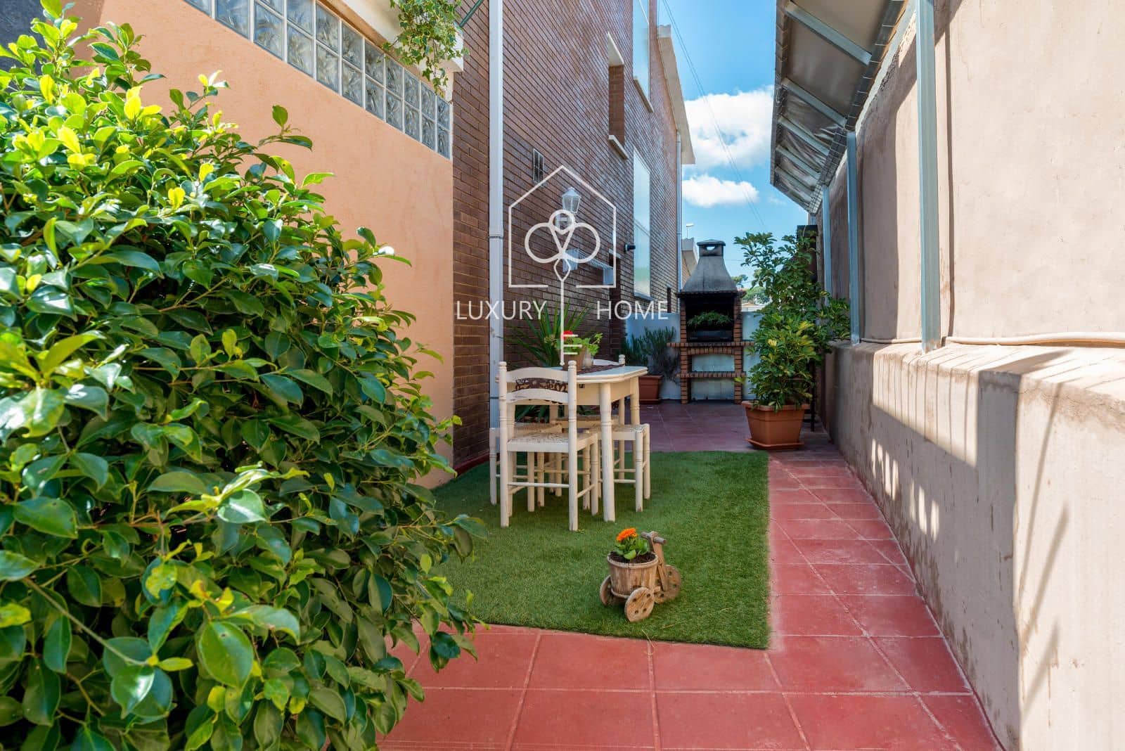 5 soveværelse Villa til salg i Viladecans med swimmingpool garage - € 890.000 (Ref: 9996390)