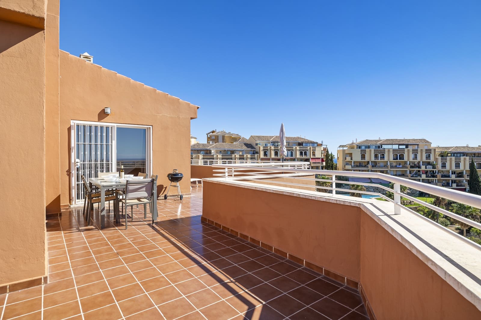2 bedroom Penthouse for sale in Mijas Costa with pool garage - € 375,000 (Ref: 9404571)