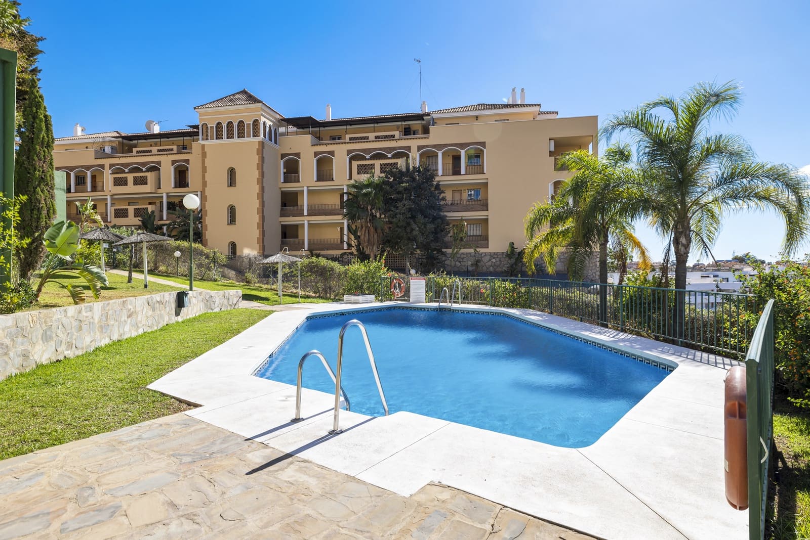 2 bedroom Penthouse for sale in Mijas Costa with pool garage - € 375,000 (Ref: 9404571)