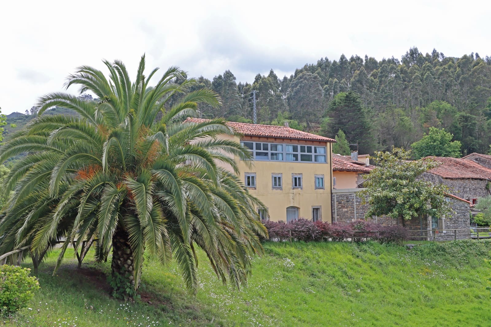 9 bedroom Hotel for sale in Caravia with garage - € 870,000 (Ref: 9412798)