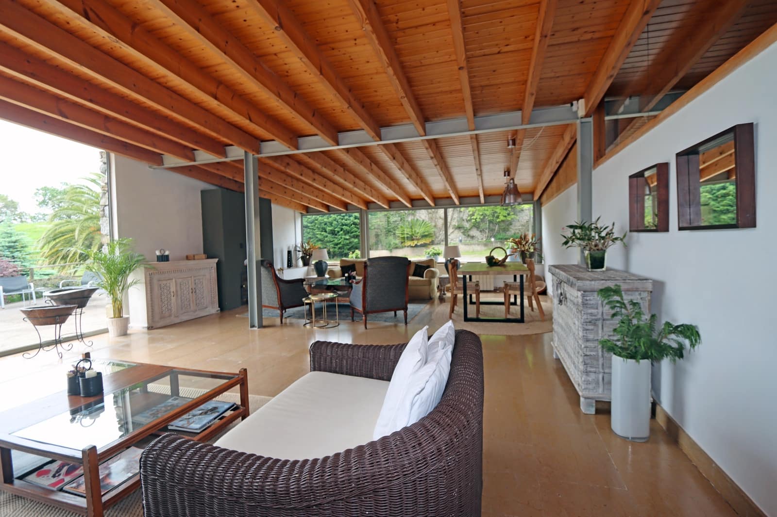 9 bedroom Hotel for sale in Caravia with garage - € 870,000 (Ref: 9412798)