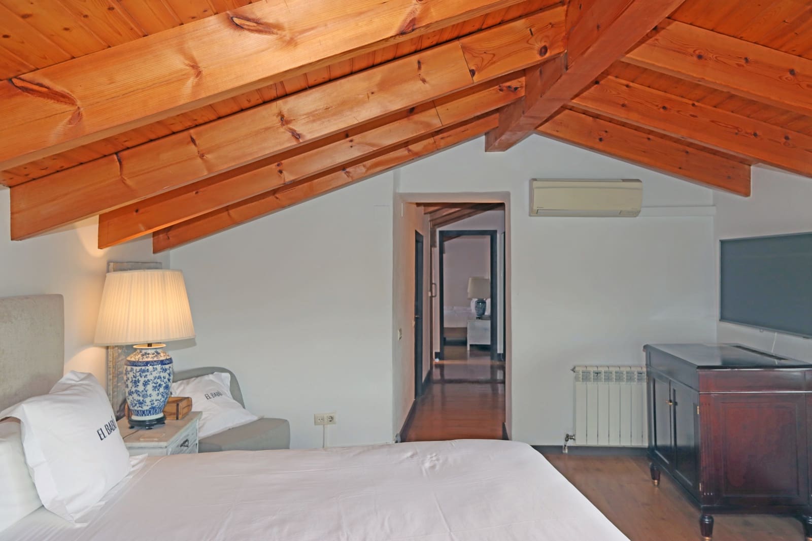 9 bedroom Hotel for sale in Caravia with garage - € 870,000 (Ref: 9412798)