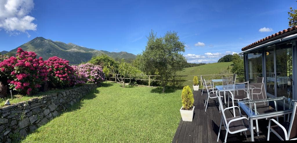 9 bedroom Hotel for sale in Caravia with garage - € 870,000 (Ref: 9412798)