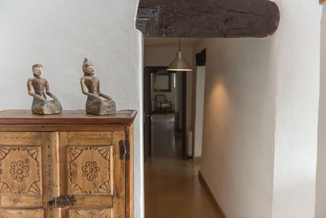 9 bedroom Hotel for sale in Caravia with garage - € 870,000 (Ref: 9412798)