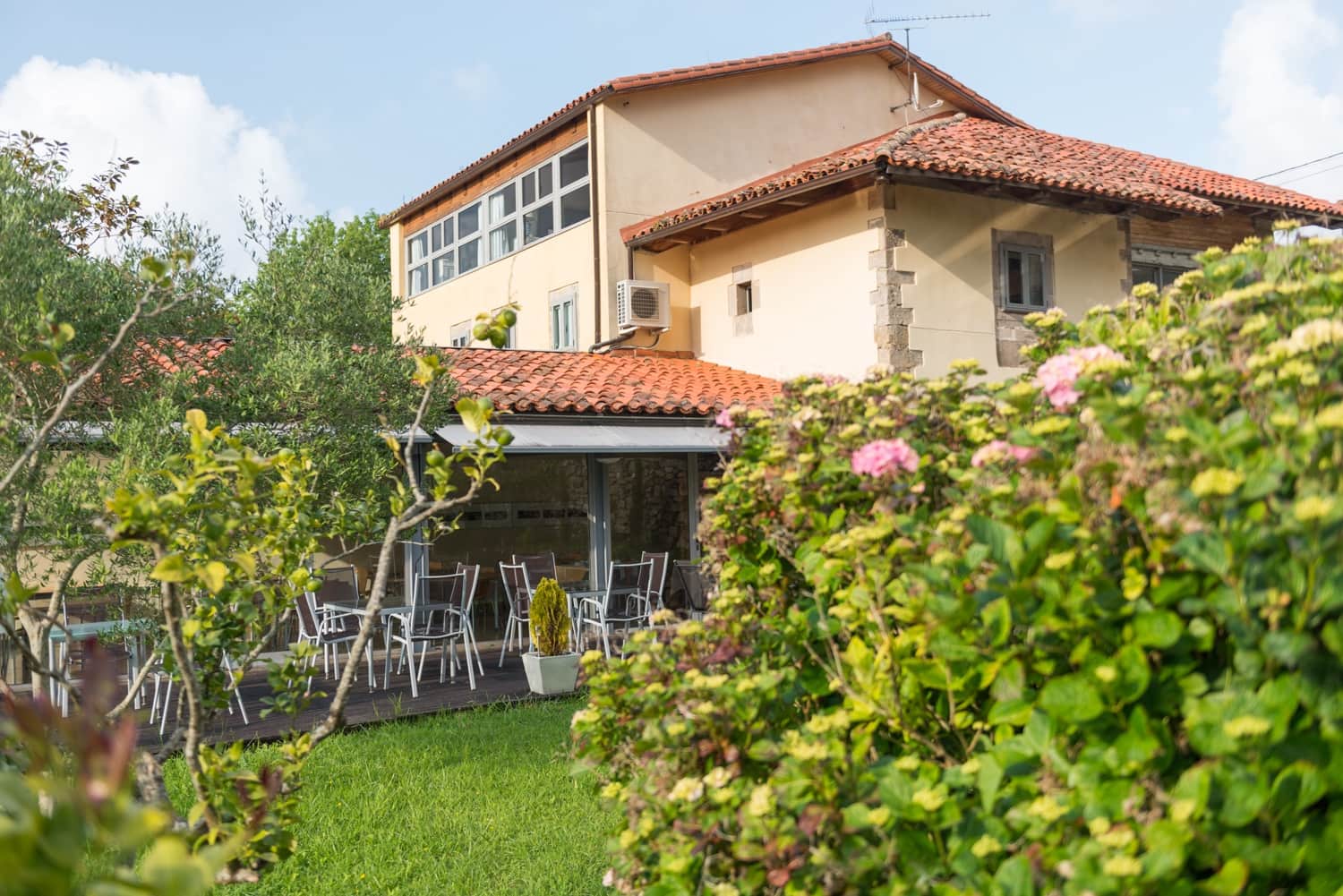 9 bedroom Hotel for sale in Caravia with garage - € 870,000 (Ref: 9412798)