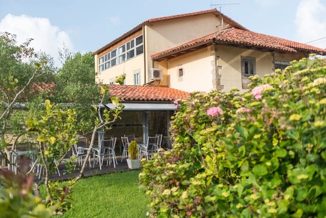 9 bedroom Hotel for sale in Caravia with garage - € 870,000 (Ref: 9412798)