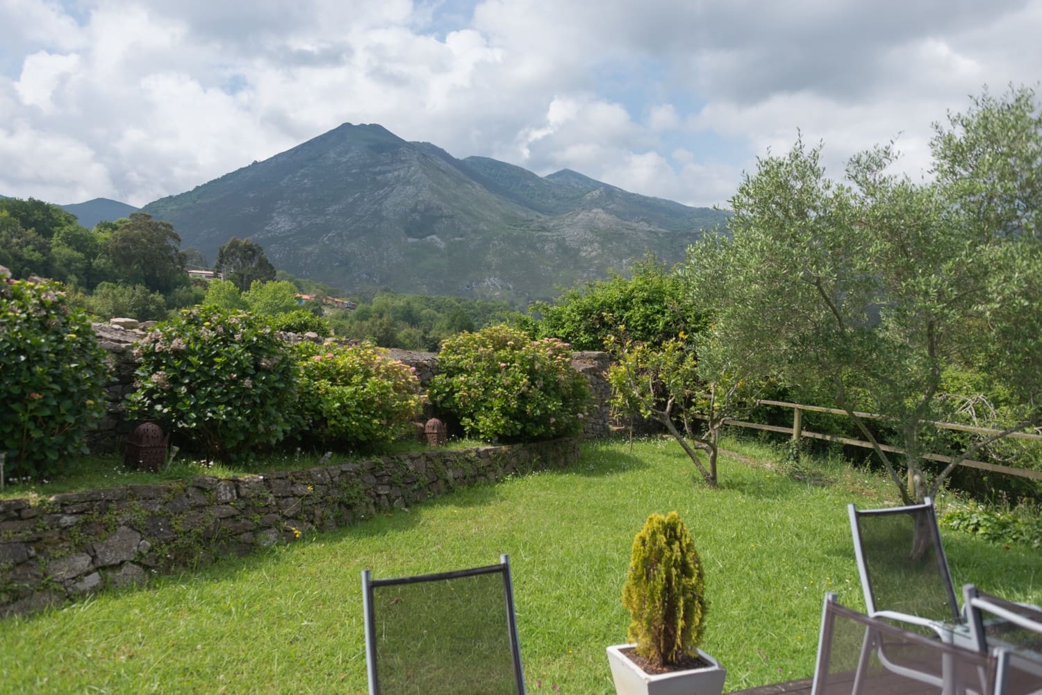 9 bedroom Hotel for sale in Caravia with garage - € 870,000 (Ref: 9412798)