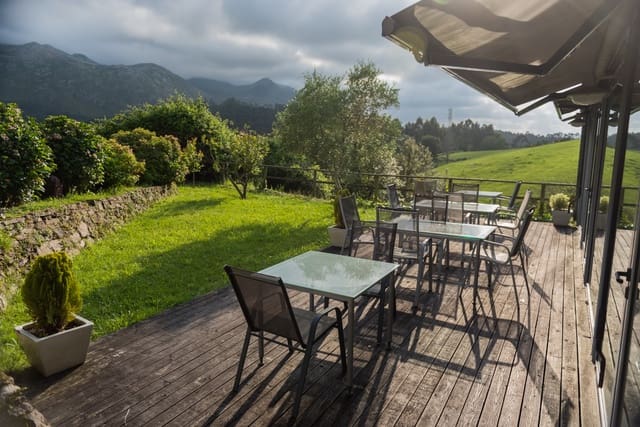 9 bedroom Hotel for sale in Caravia with garage - € 870,000 (Ref: 9412798)