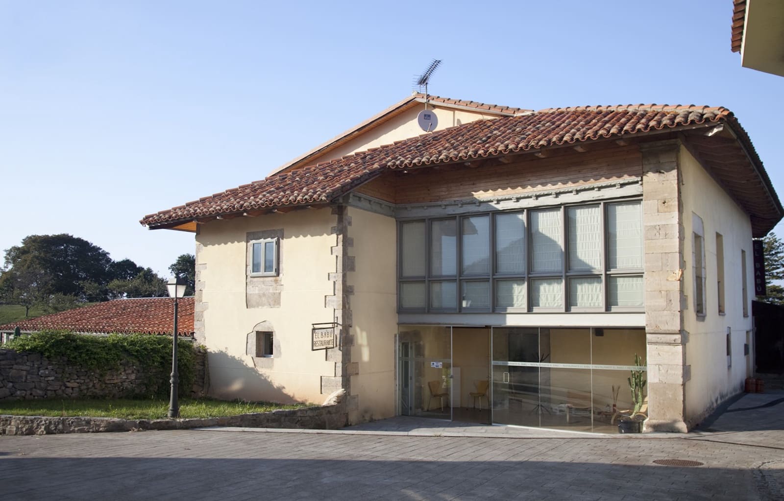 9 bedroom Hotel for sale in Caravia with garage - € 870,000 (Ref: 9412798)