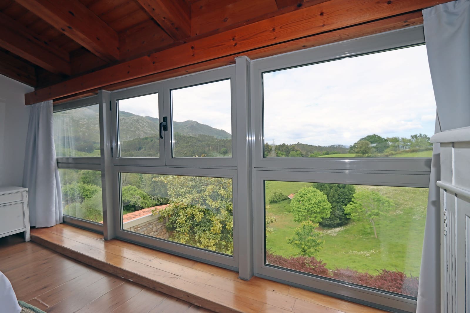 9 bedroom Hotel for sale in Caravia with garage - € 870,000 (Ref: 9412798)