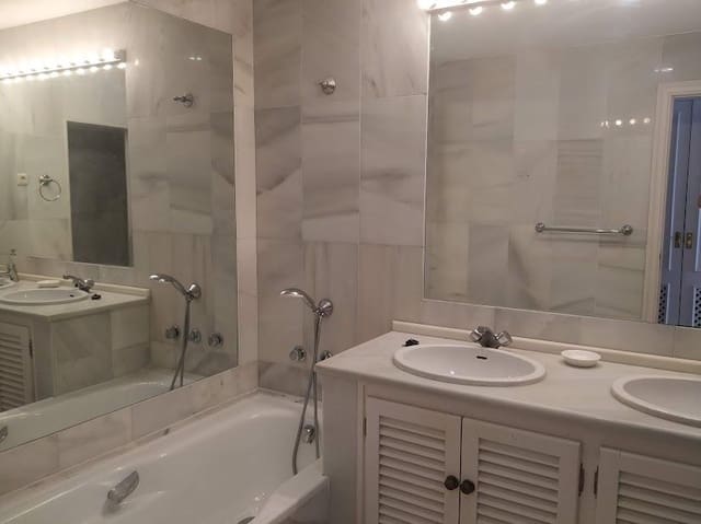 3 Zimmer Apartment zu verkaufen in Atalaya-Isdabe, Estepona mit Pool - 690.000 € (Ref: 9427540)