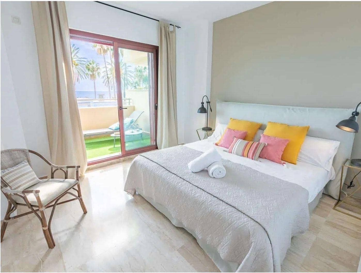 3 bedroom Apartment for sale in San Pedro de Alcantara with pool - € 999,000 (Ref: 9427542)