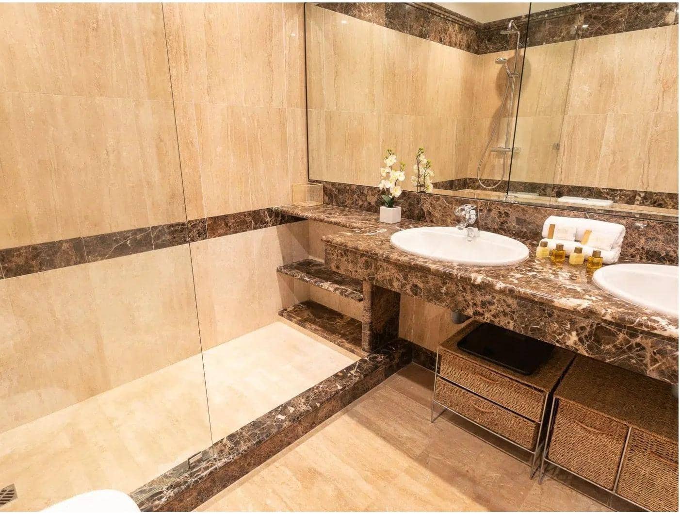 3 bedroom Apartment for sale in San Pedro de Alcantara with pool - € 999,000 (Ref: 9427542)