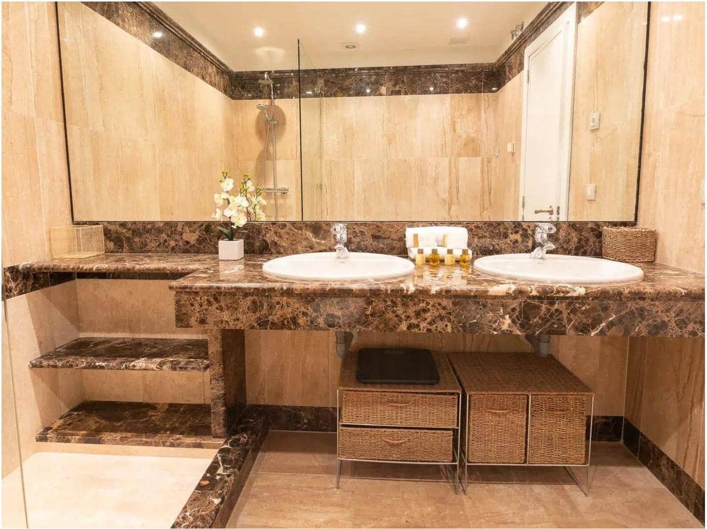 3 bedroom Apartment for sale in San Pedro de Alcantara with pool - € 999,000 (Ref: 9427542)