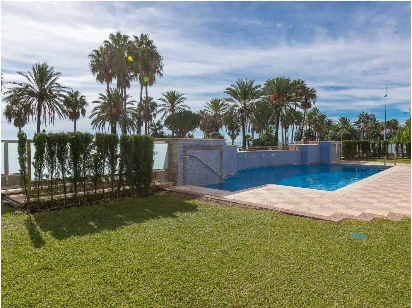 3 bedroom Apartment for sale in San Pedro de Alcantara with pool - € 999,000 (Ref: 9427542)