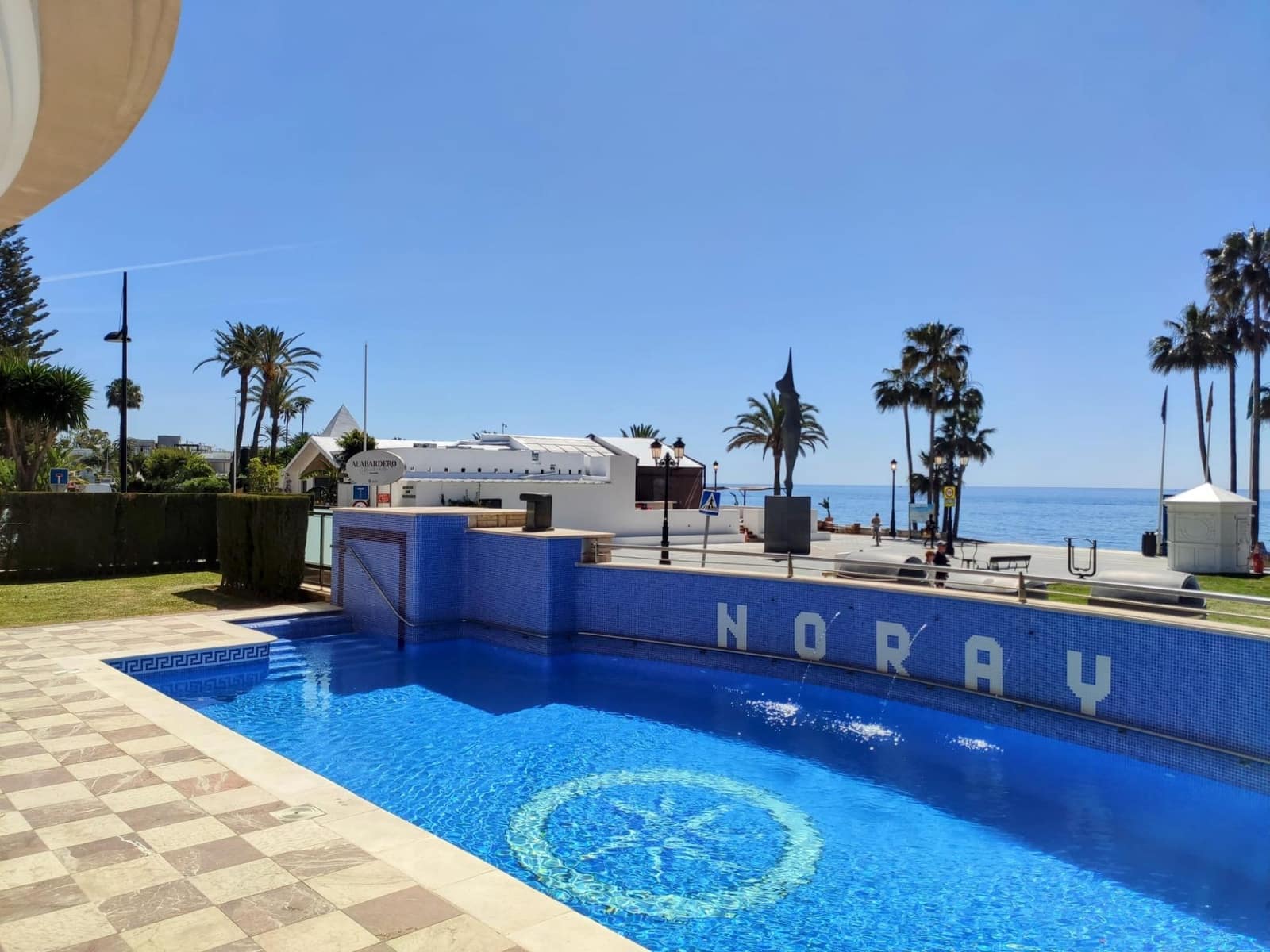 3 bedroom Apartment for sale in San Pedro de Alcantara with pool - € 999,000 (Ref: 9427542)