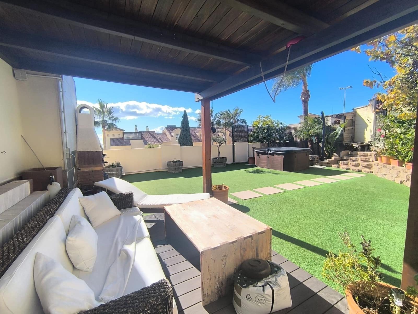 3 slaapkamer Rijtjeshuis te koop in Arroyo de la Miel met zwembad garage - € 529.000 (Ref: 9437544)