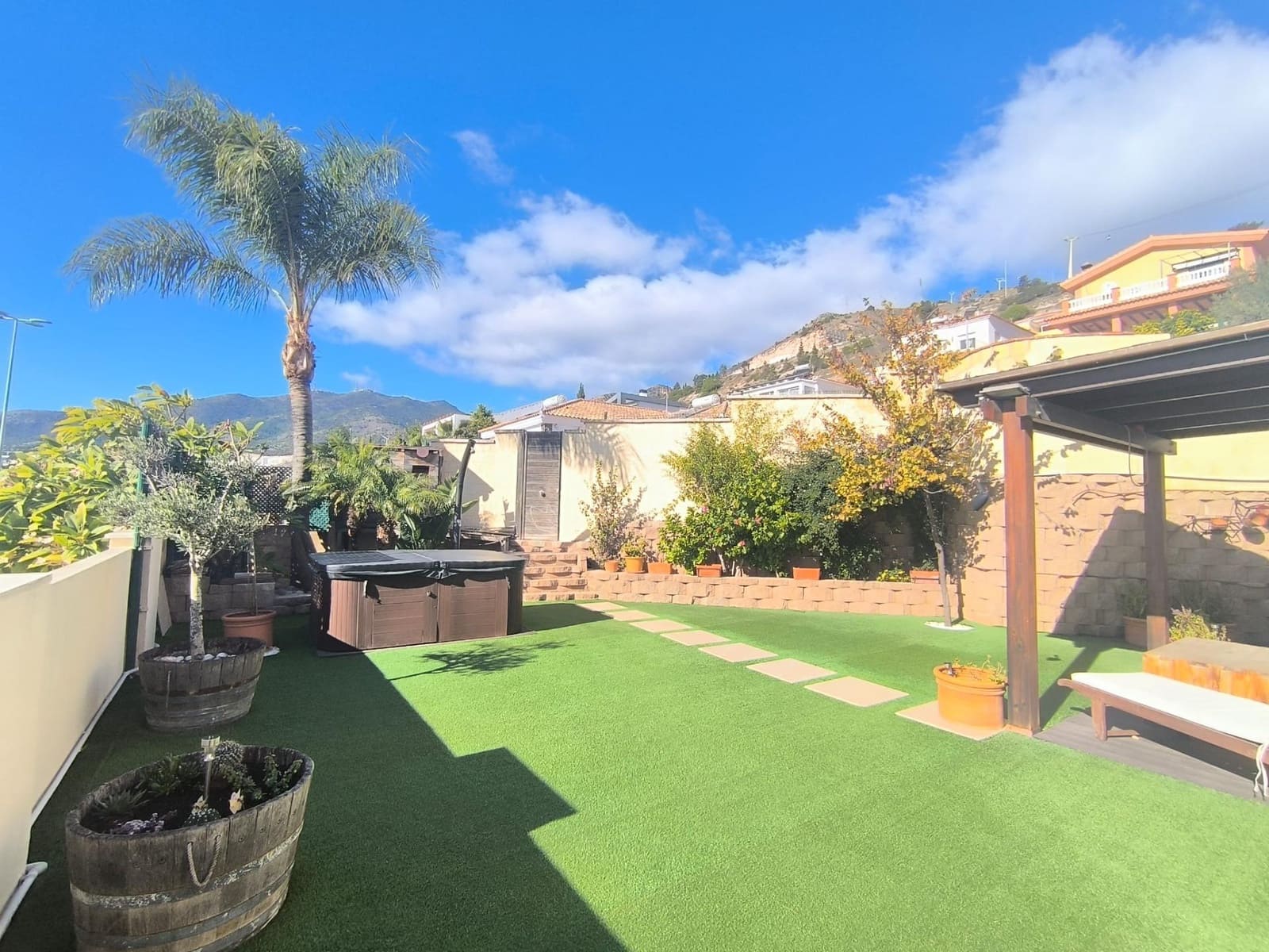 3 slaapkamer Rijtjeshuis te koop in Arroyo de la Miel met zwembad garage - € 529.000 (Ref: 9437544)