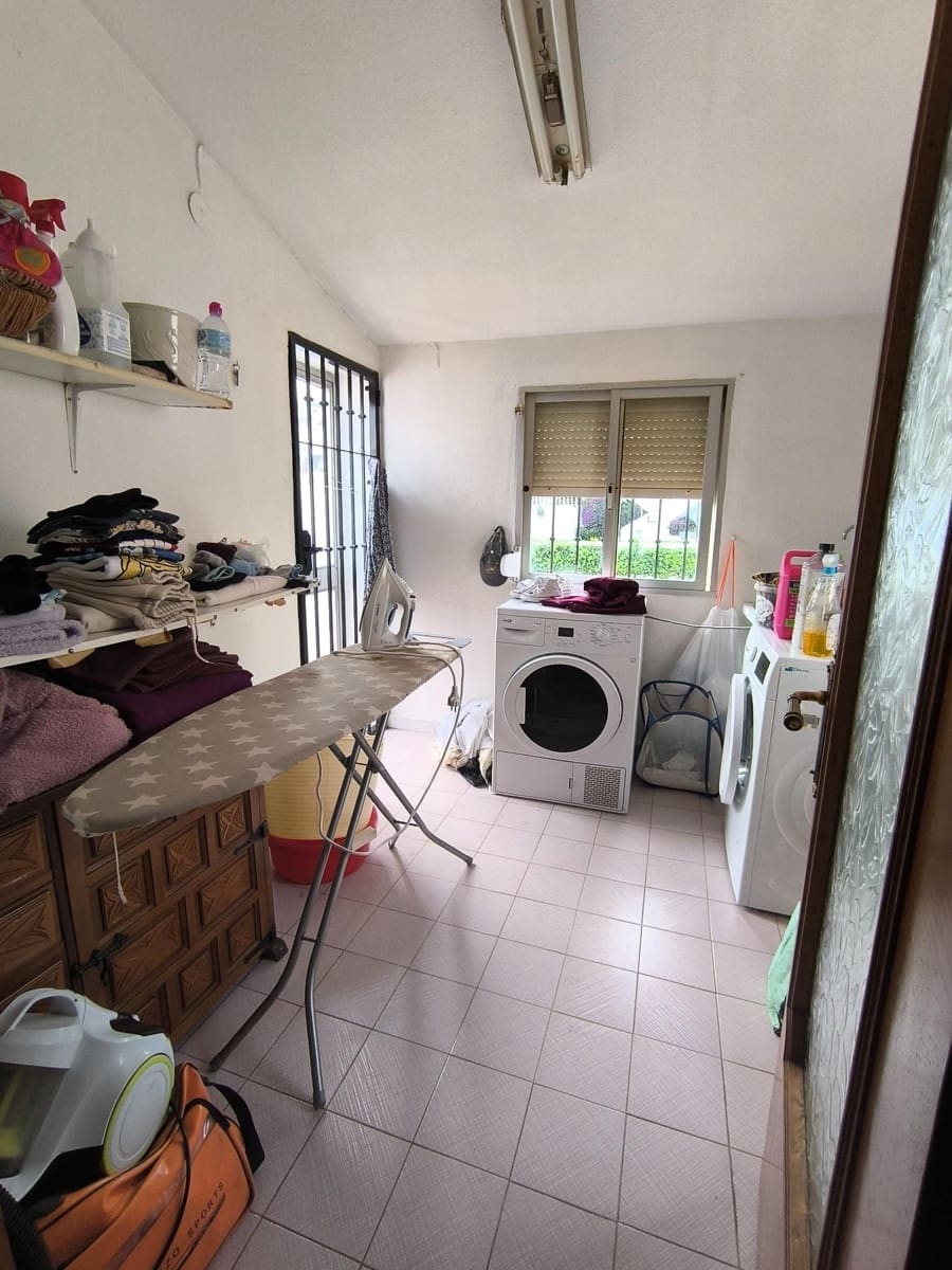 5 slaapkamer Rijtjeshuis te koop in El Coto met zwembad - € 549.900 (Ref: 9449423)