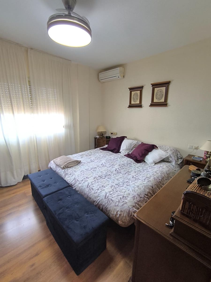 5 slaapkamer Rijtjeshuis te koop in El Coto met zwembad - € 549.900 (Ref: 9449423)