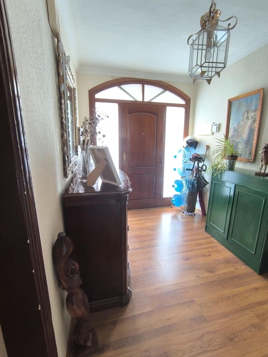 5 slaapkamer Rijtjeshuis te koop in El Coto met zwembad - € 549.900 (Ref: 9449423)