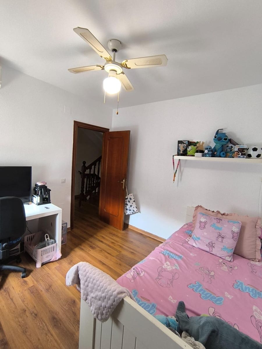 5 slaapkamer Rijtjeshuis te koop in El Coto met zwembad - € 549.900 (Ref: 9449423)