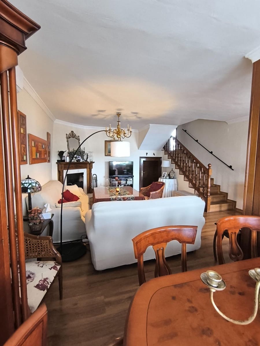 5 slaapkamer Rijtjeshuis te koop in El Coto met zwembad - € 549.900 (Ref: 9449423)