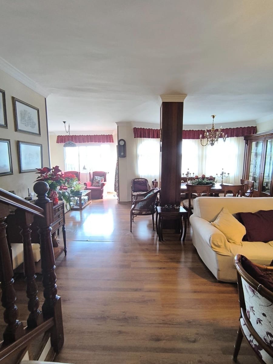 5 slaapkamer Rijtjeshuis te koop in El Coto met zwembad - € 549.900 (Ref: 9449423)