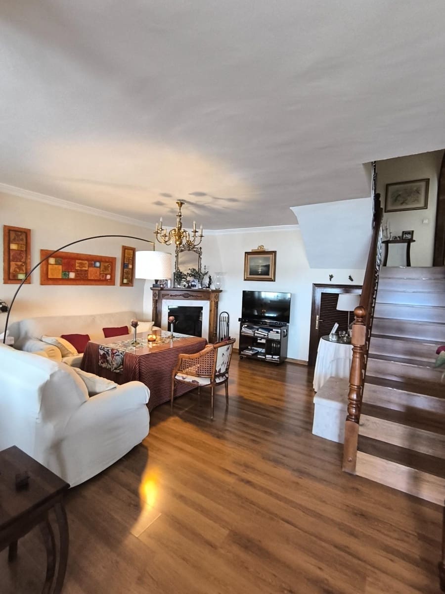 5 slaapkamer Rijtjeshuis te koop in El Coto met zwembad - € 549.900 (Ref: 9449423)