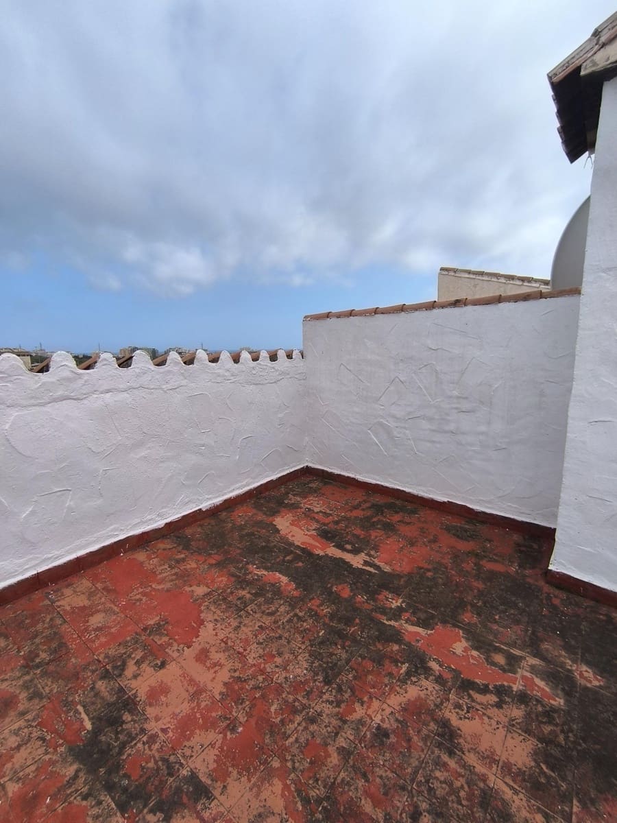 5 slaapkamer Rijtjeshuis te koop in El Coto met zwembad - € 549.900 (Ref: 9449423)