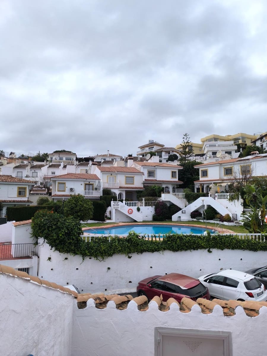 5 slaapkamer Rijtjeshuis te koop in El Coto met zwembad - € 549.900 (Ref: 9449423)