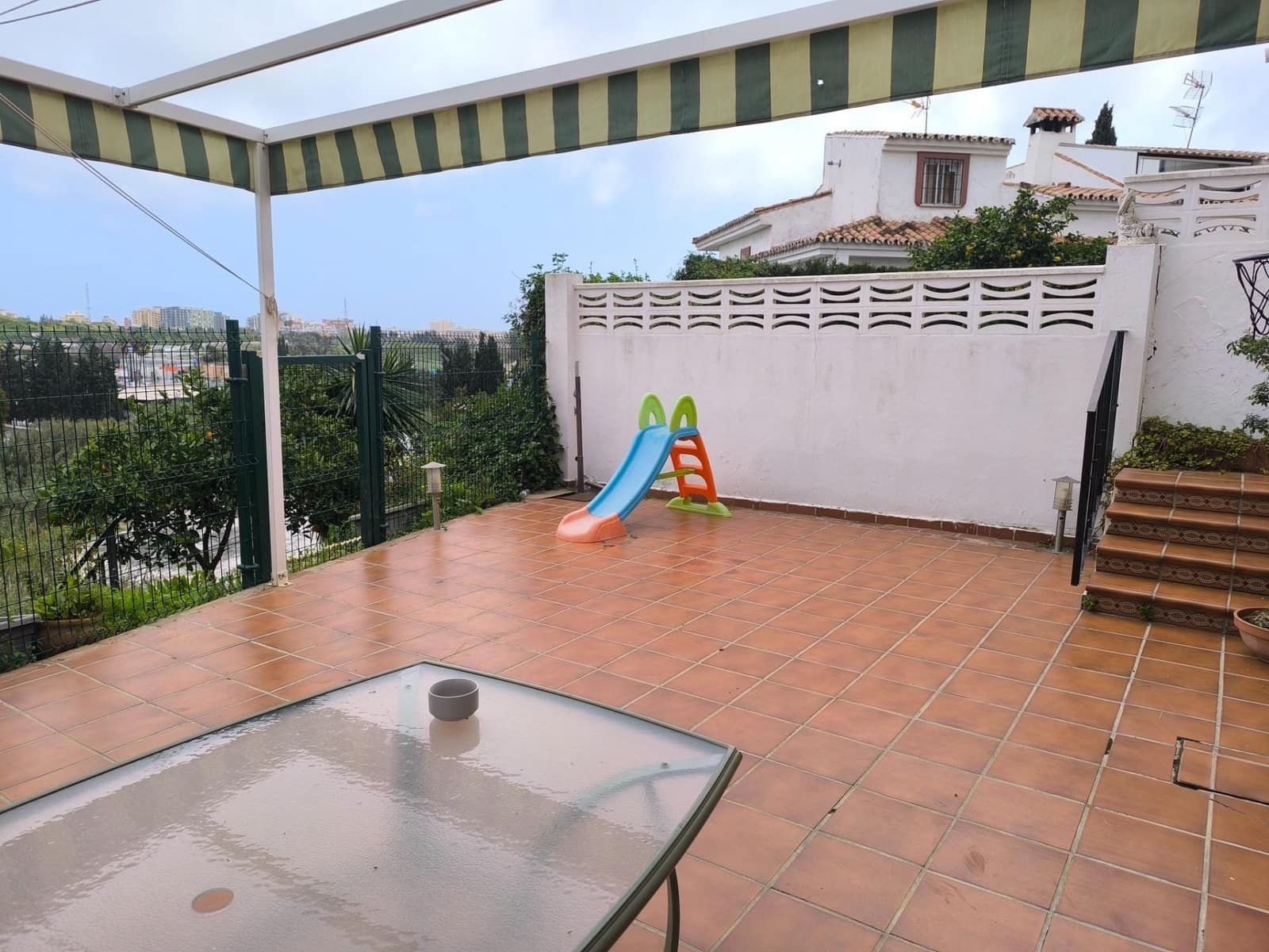 5 slaapkamer Rijtjeshuis te koop in El Coto met zwembad - € 549.900 (Ref: 9449423)