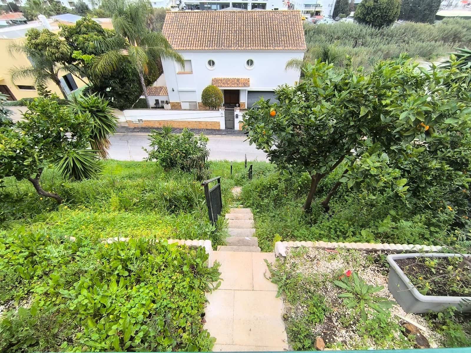 5 slaapkamer Rijtjeshuis te koop in El Coto met zwembad - € 549.900 (Ref: 9449423)