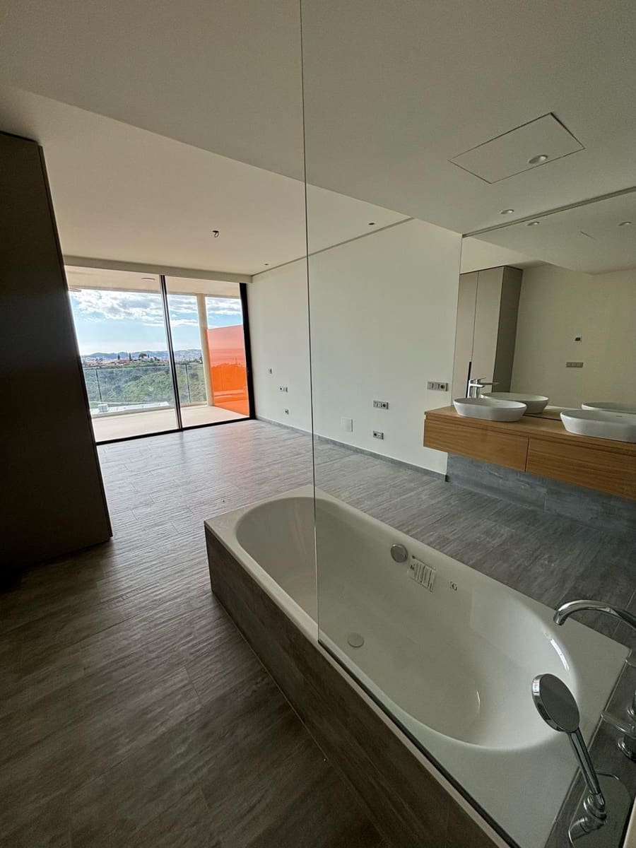 3 soveværelse Lejlighed til leje i Fuengirola med swimmingpool garage - € 3.750 (Ref: 9449424)