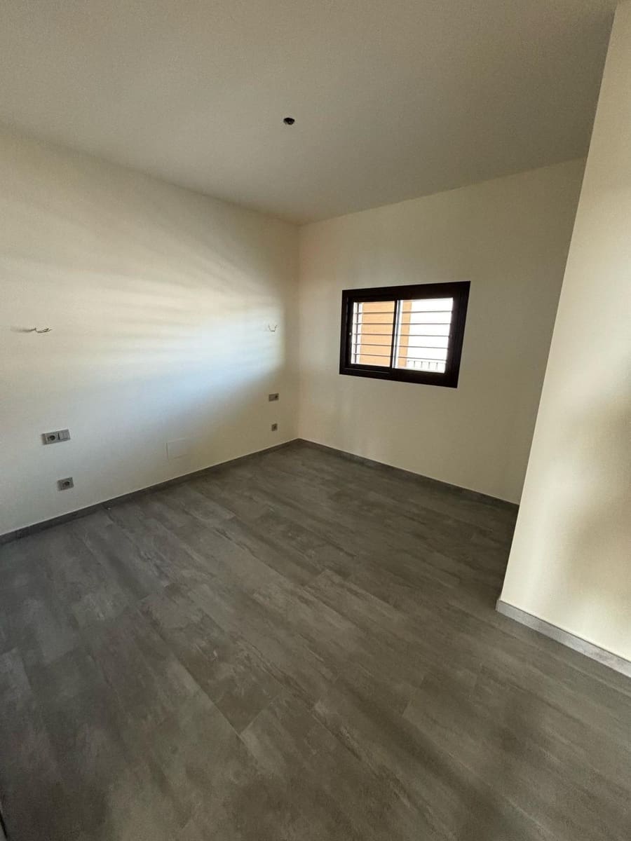 3 soveværelse Lejlighed til leje i Fuengirola med swimmingpool garage - € 3.750 (Ref: 9449424)