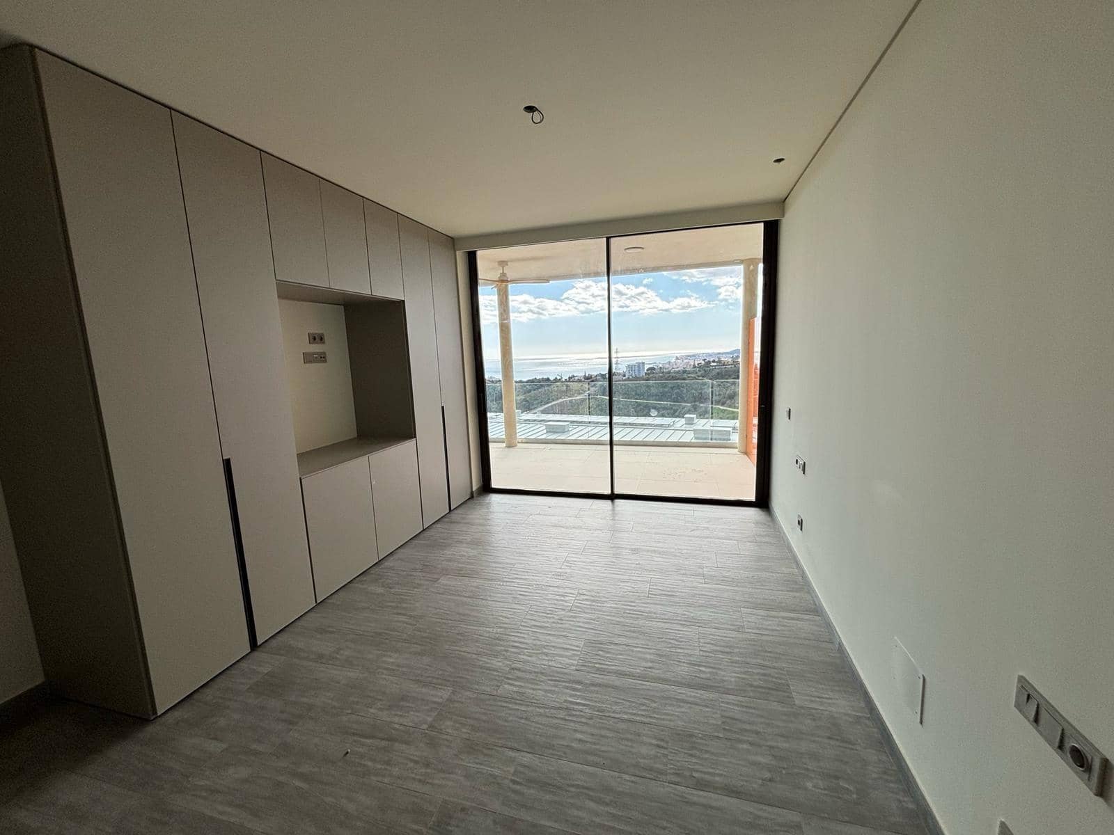 3 soveværelse Lejlighed til leje i Fuengirola med swimmingpool garage - € 3.750 (Ref: 9449424)