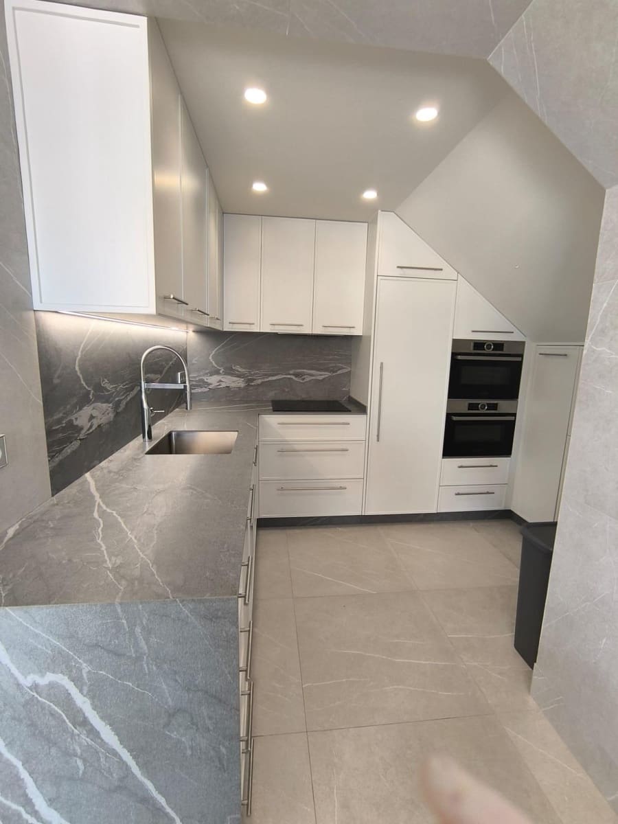 4 sypialnia Penthouse na sprzedaż w Fuengirola z basenem garażem - 1 065 000 € (Ref: 9449426)