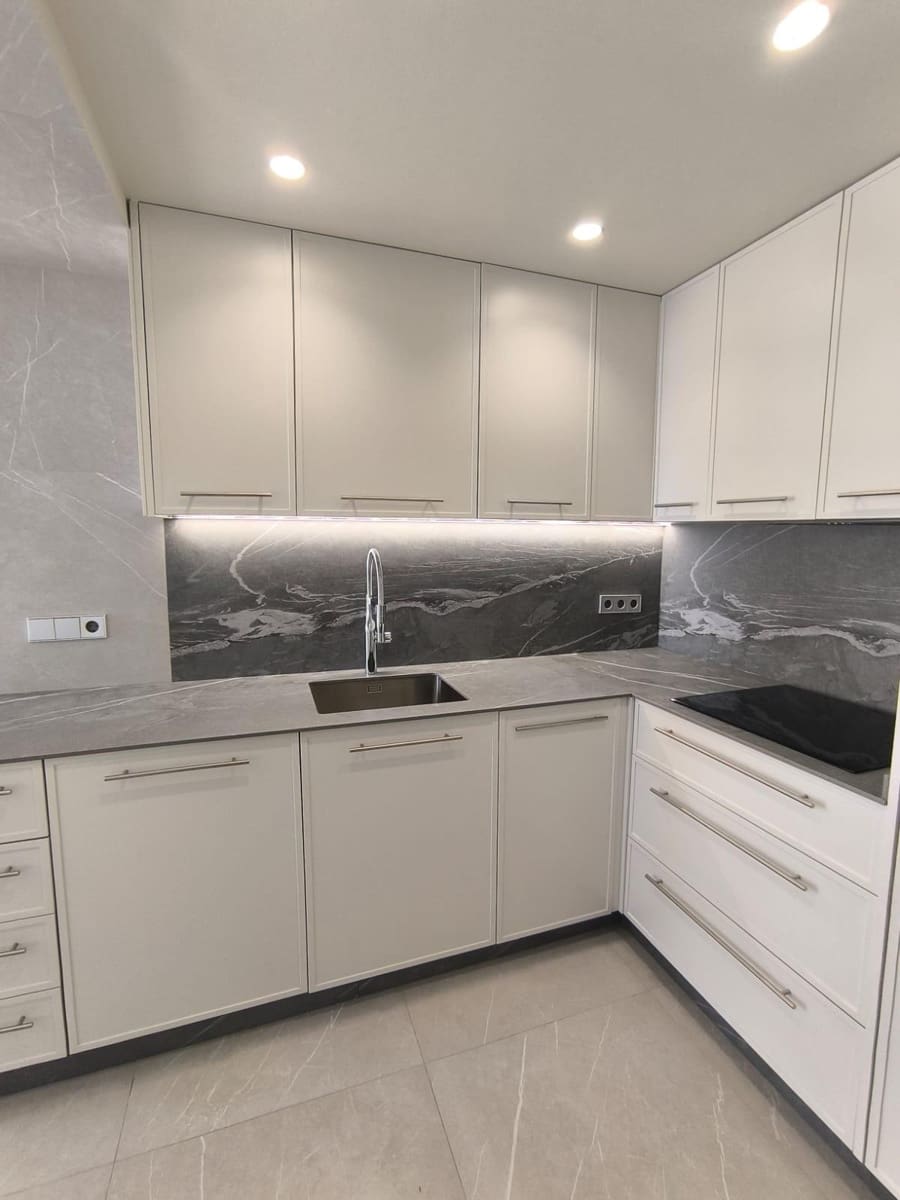 4 sypialnia Penthouse na sprzedaż w Fuengirola z basenem garażem - 1 065 000 € (Ref: 9449426)