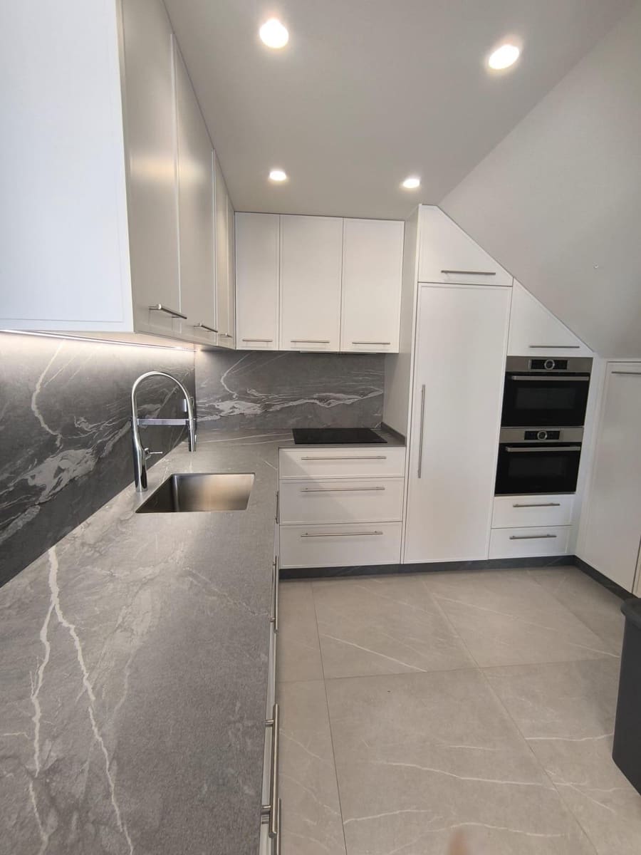 4 sypialnia Penthouse na sprzedaż w Fuengirola z basenem garażem - 1 065 000 € (Ref: 9449426)