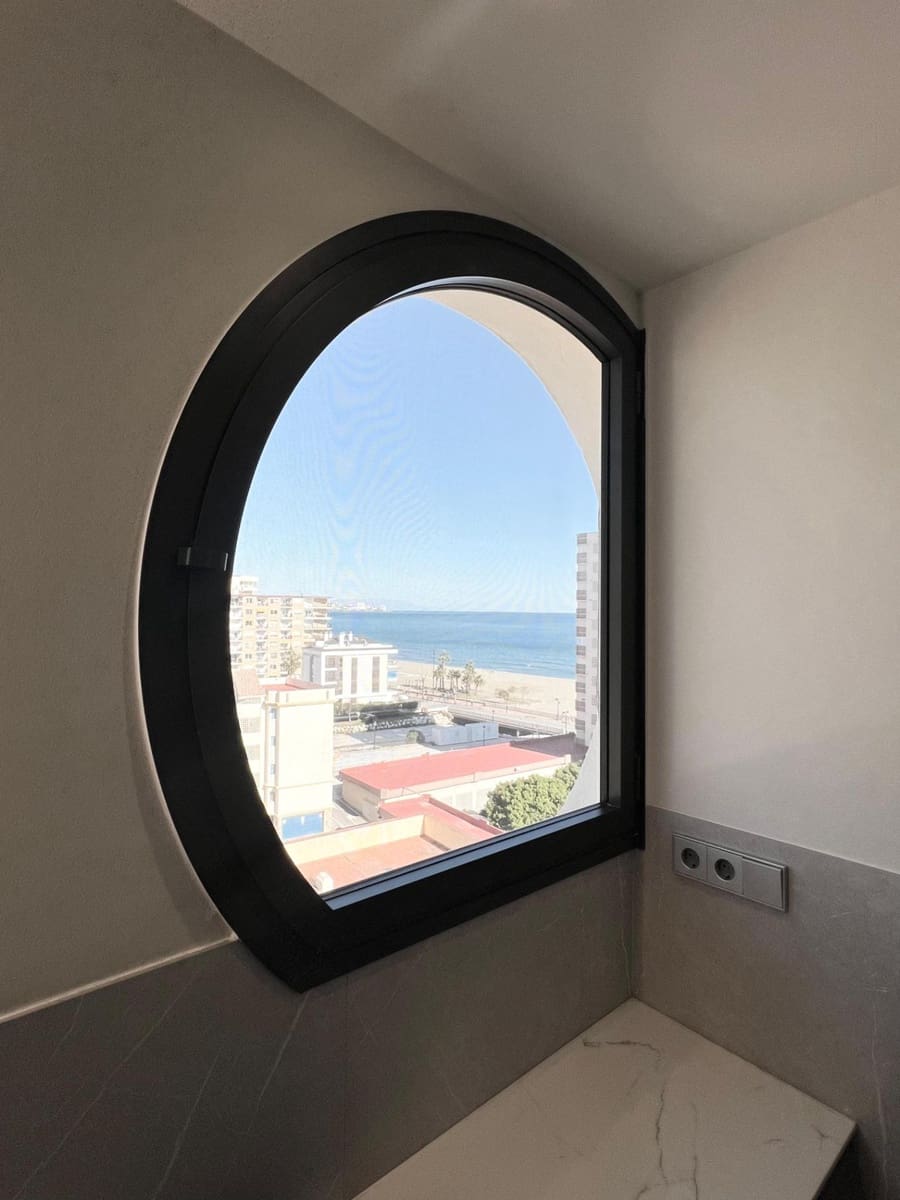 4 sypialnia Penthouse na sprzedaż w Fuengirola z basenem garażem - 1 065 000 € (Ref: 9449426)