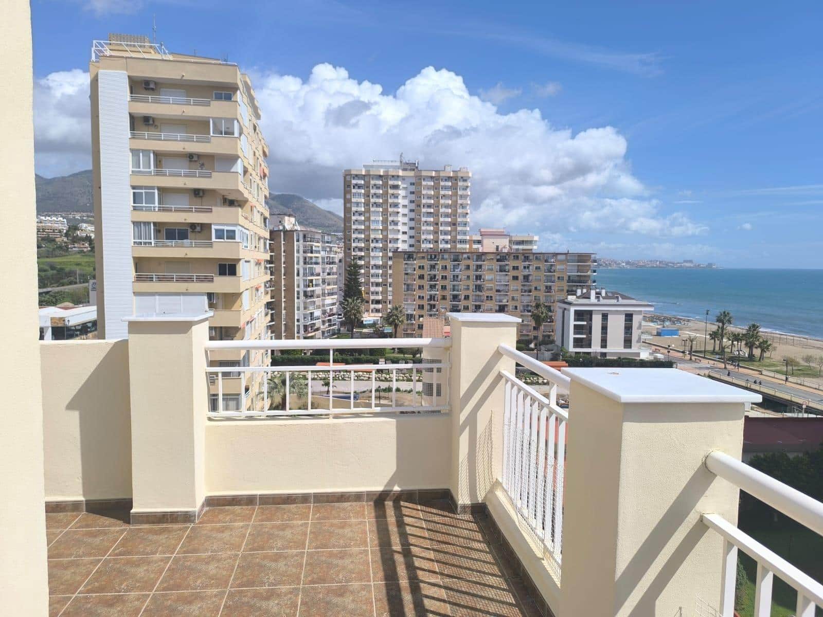 4 sypialnia Penthouse na sprzedaż w Fuengirola z basenem garażem - 1 065 000 € (Ref: 9449426)