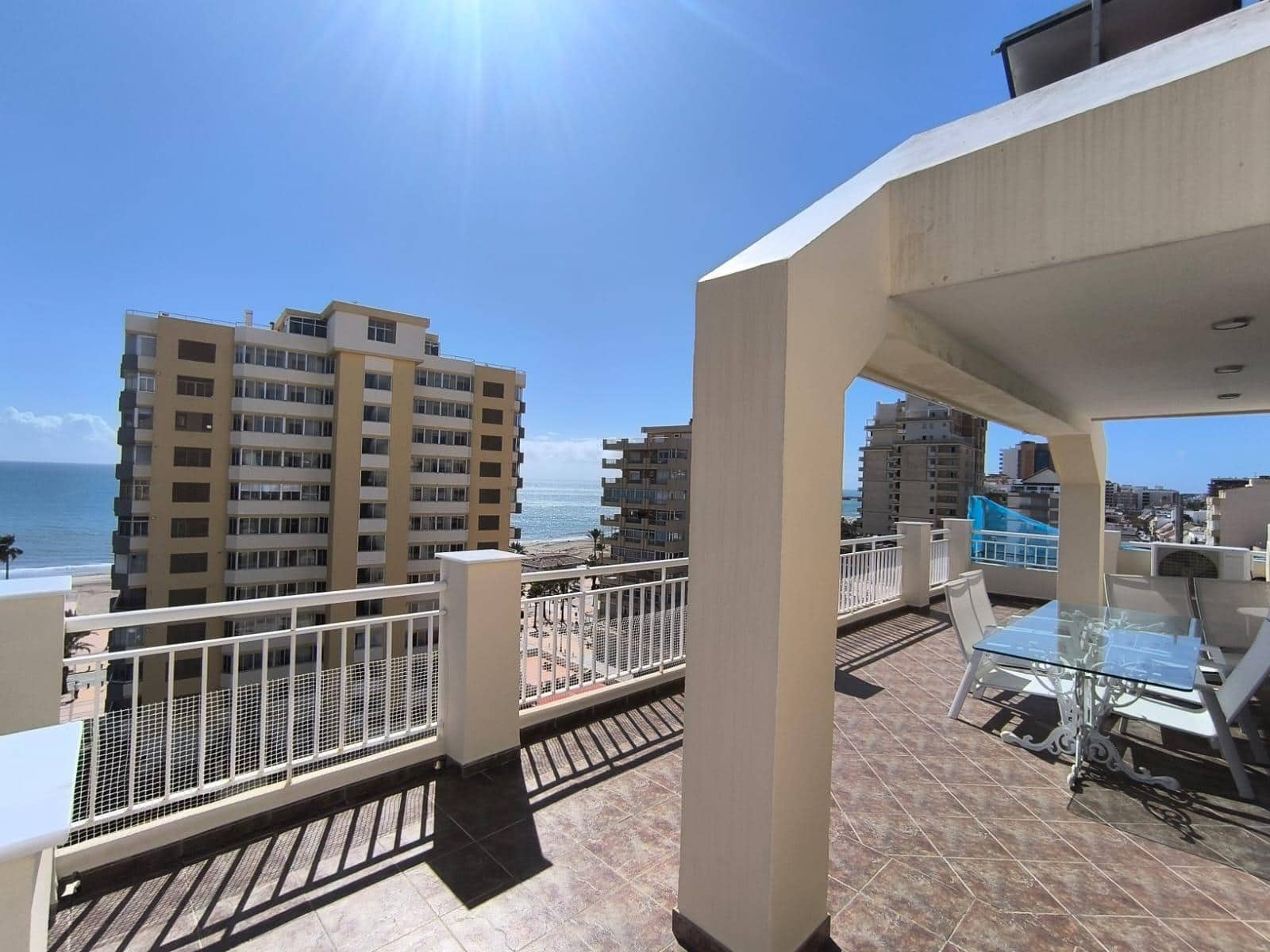 4 sypialnia Penthouse na sprzedaż w Fuengirola z basenem garażem - 1 065 000 € (Ref: 9449426)