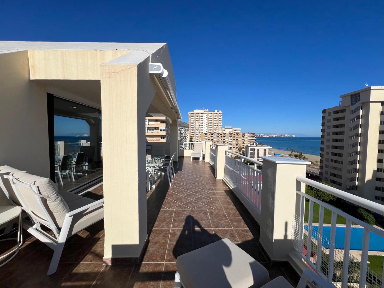 4 sypialnia Penthouse na sprzedaż w Fuengirola z basenem garażem - 1 065 000 € (Ref: 9449426)