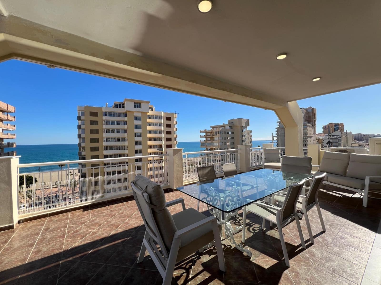 4 sypialnia Penthouse na sprzedaż w Fuengirola z basenem garażem - 1 065 000 € (Ref: 9449426)