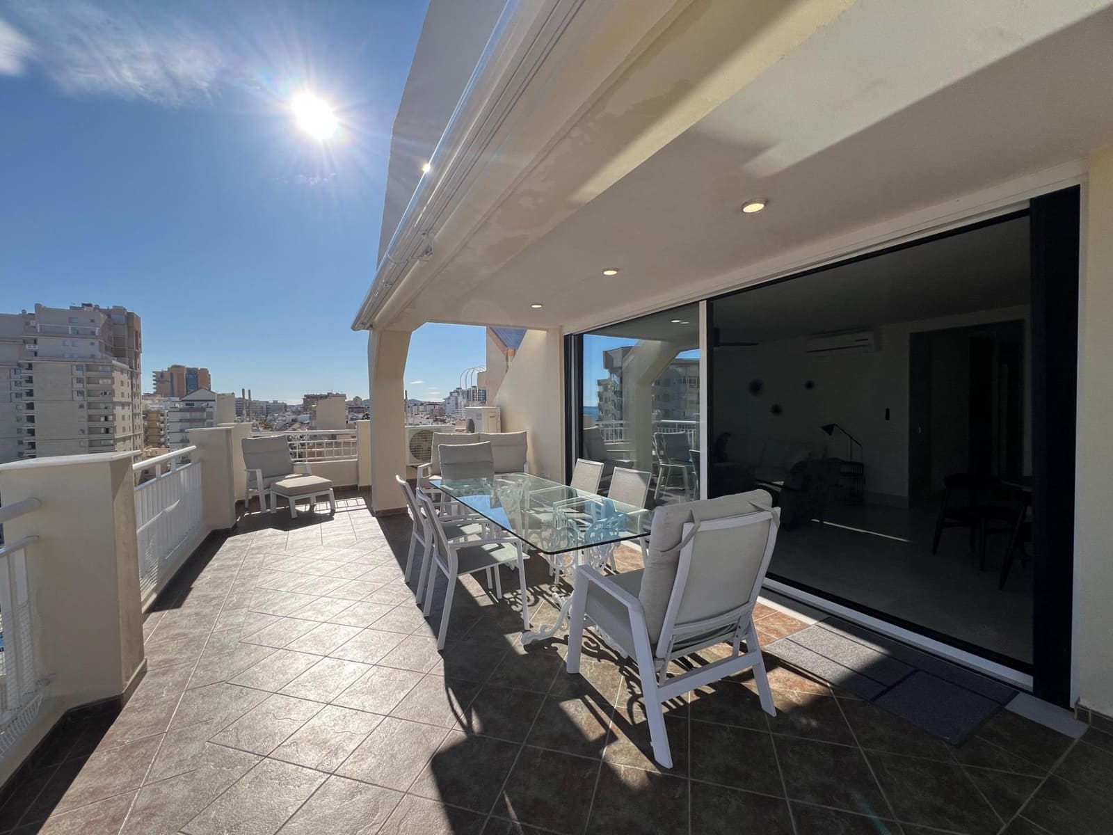 4 sypialnia Penthouse na sprzedaż w Fuengirola z basenem garażem - 1 065 000 € (Ref: 9449426)