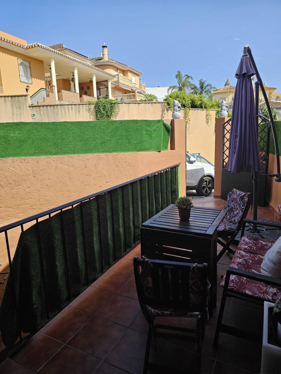 3 slaapkamer Rijtjeshuis te koop in El Coto met zwembad - € 350.000 (Ref: 9449427)