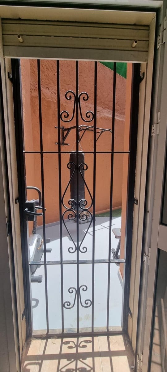 3 slaapkamer Rijtjeshuis te koop in El Coto met zwembad - € 350.000 (Ref: 9449427)