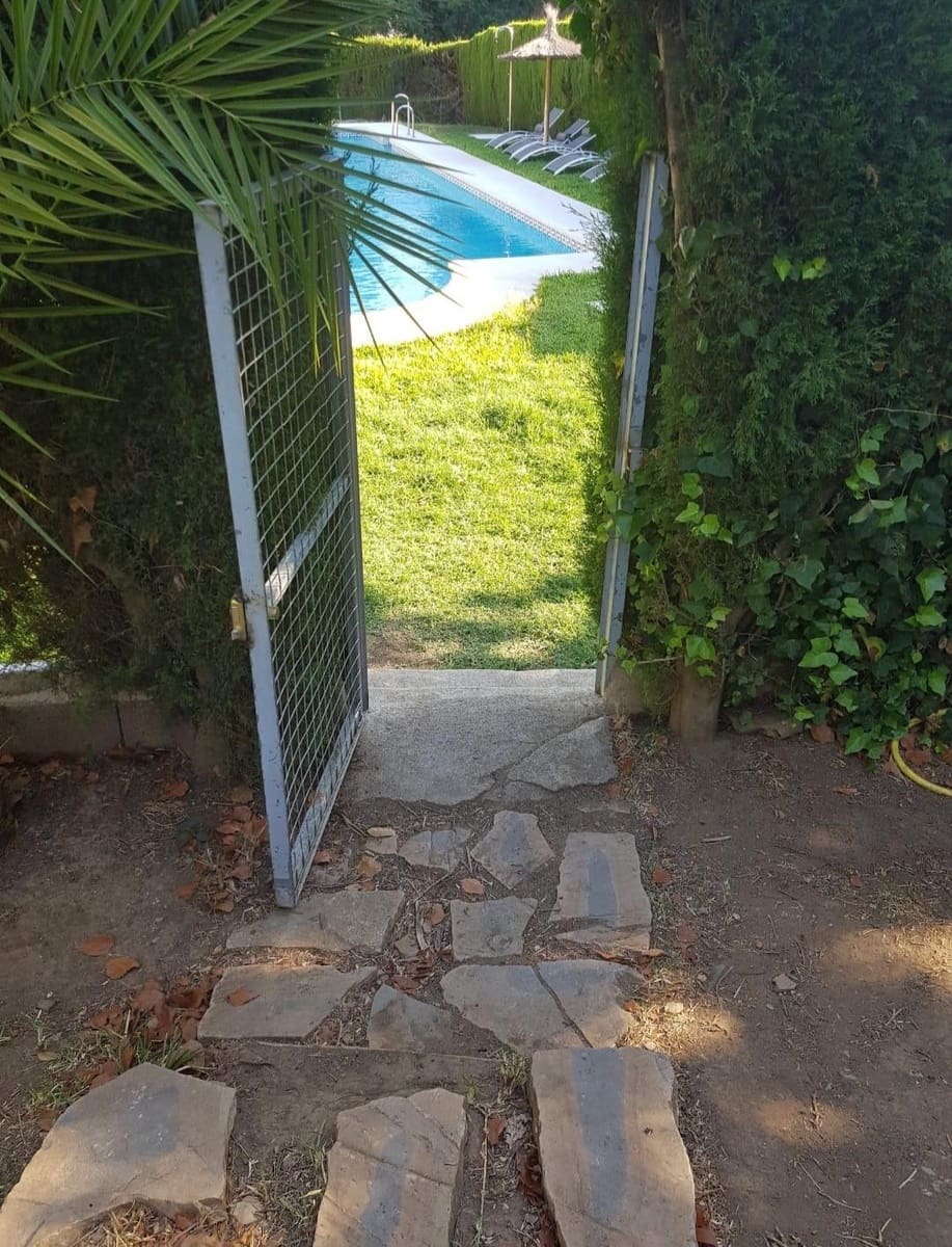 3 slaapkamer Rijtjeshuis te koop in El Coto met zwembad - € 350.000 (Ref: 9449427)