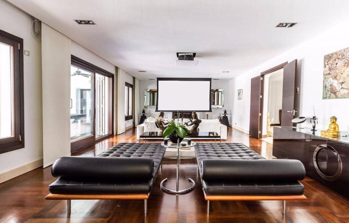 6 bedroom Villa for sale in Sotogrande with pool garage - € 2,695,000 (Ref: 9449428)